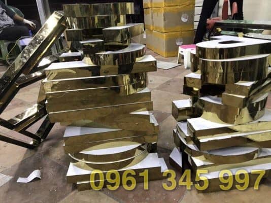 Thi c&ocirc;ng bảng hiệu quảng c&aacute;o chữ inox cần những y&ecirc;u cầu g&igrave;?