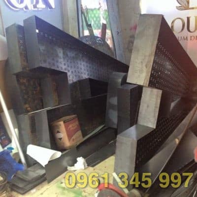 Thi c&ocirc;ng bảng hiệu quảng c&aacute;o chữ inox cần những y&ecirc;u cầu g&igrave;?