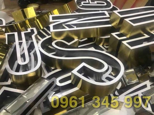 Thi c&ocirc;ng bảng hiệu quảng c&aacute;o chữ inox cần những y&ecirc;u cầu g&igrave;?