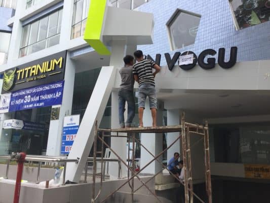 Làm bảng hiệu Cà phê ENVOGUE Phú Mỹ Hưng Làm bảng hiệu Cà phê ENVOGUE Phú Mỹ Hưng