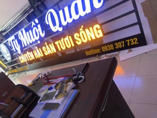 Thi&ecirc;́t K&ecirc;́ Thi C&ocirc;ng Bảng Hi&ecirc;̣u Quảng Cáo Qu&acirc;̣n 7 TP HCM