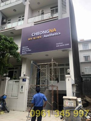Thi công bảng hiệu alu chữ nổi mica chuyên nghiệp Thi công bảng hiệu alu chữ nổi mica chuyên nghiệp