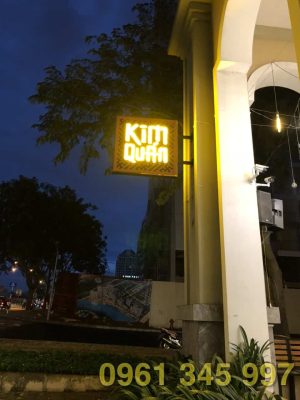 Thi c&ocirc;ng biển hiệu Kim Qu&aacute;n Ph&uacute; Mỹ Hưng