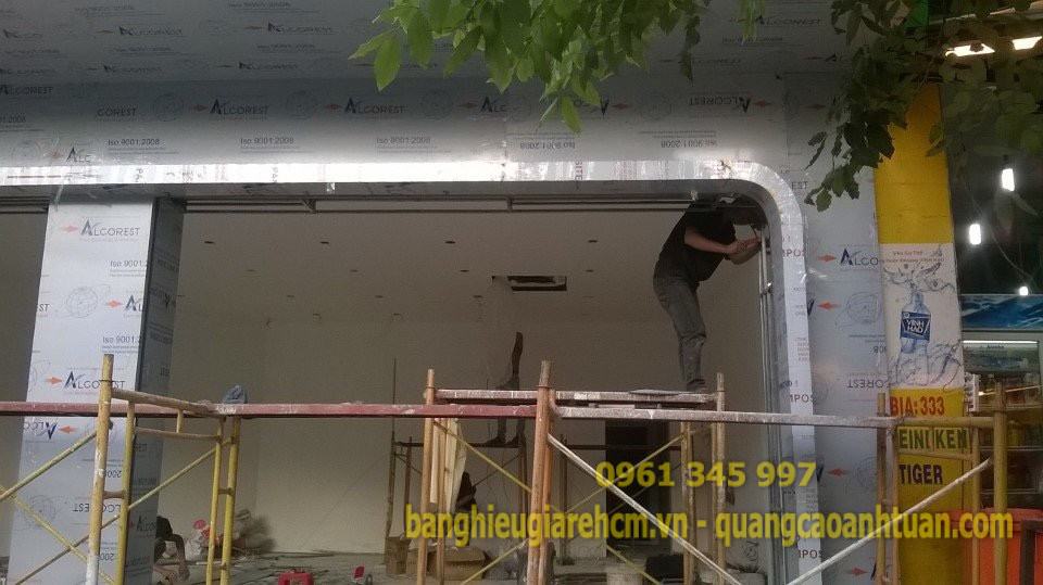 Thiết kế thi c&ocirc;ng bảng hiệu mặt tiền cửa h&agrave;ng-trung t&acirc;m đẹp