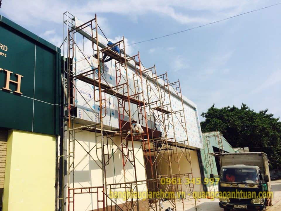 Thiết kế thi c&ocirc;ng bảng hiệu mặt tiền cửa h&agrave;ng-trung t&acirc;m đẹp