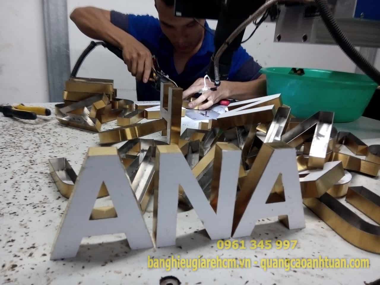 Làm bảng hiệu mica chữ nổi gắn đèn led tại Quận 8 Làm bảng hiệu mica chữ nổi gắn đèn led tại Quận 8