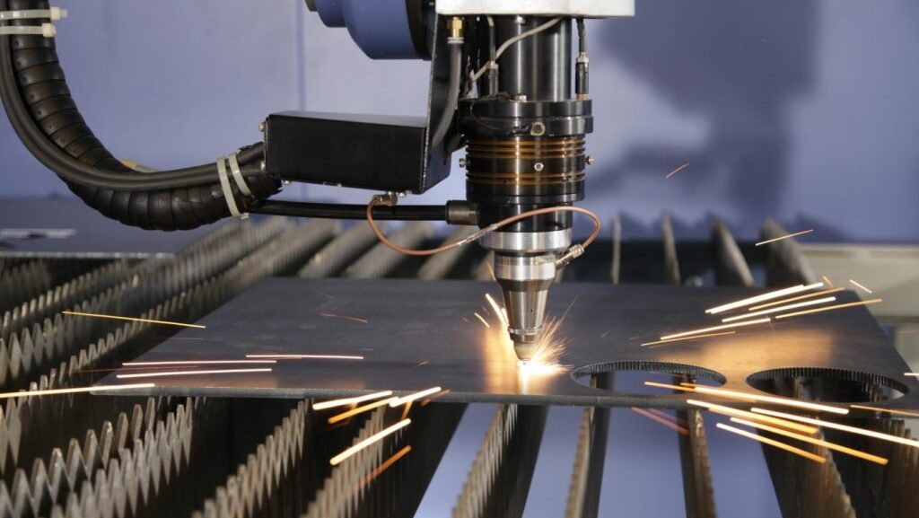 cat laser kim loai quận 7