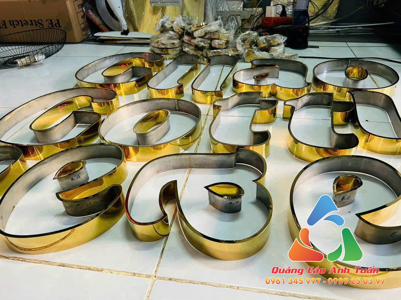 Cắt Laser Inox Trong Thiết Kế Bảng Hiệu: Giải Pháp Vượt Trội Cho Doanh Nghiệp